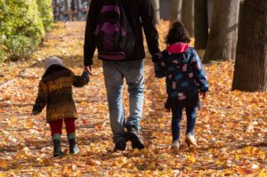 Jak oblékat děti na podzim? Vrstvěte!