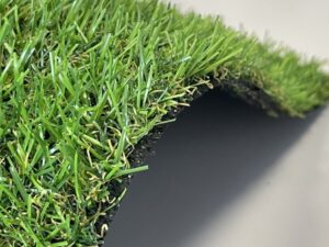 Skvělou náhražkou trávy je umělý travní koberec