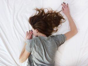 Jak nám CBD náplasti pomohou opět lépe spát?